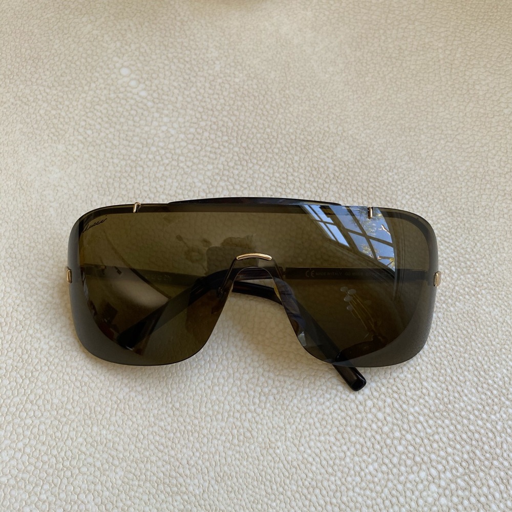 Gucci sunglasses 🕶